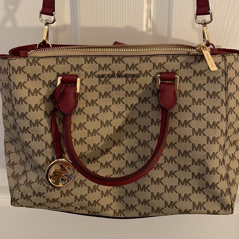 Michael Kors Tote, tan and burgundy Signature bag, excellent used condition.